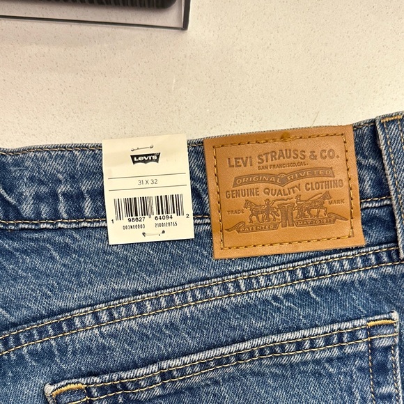 Levi's Women's Classic Blue Straight Leg Jeans - Picture 5 of 5